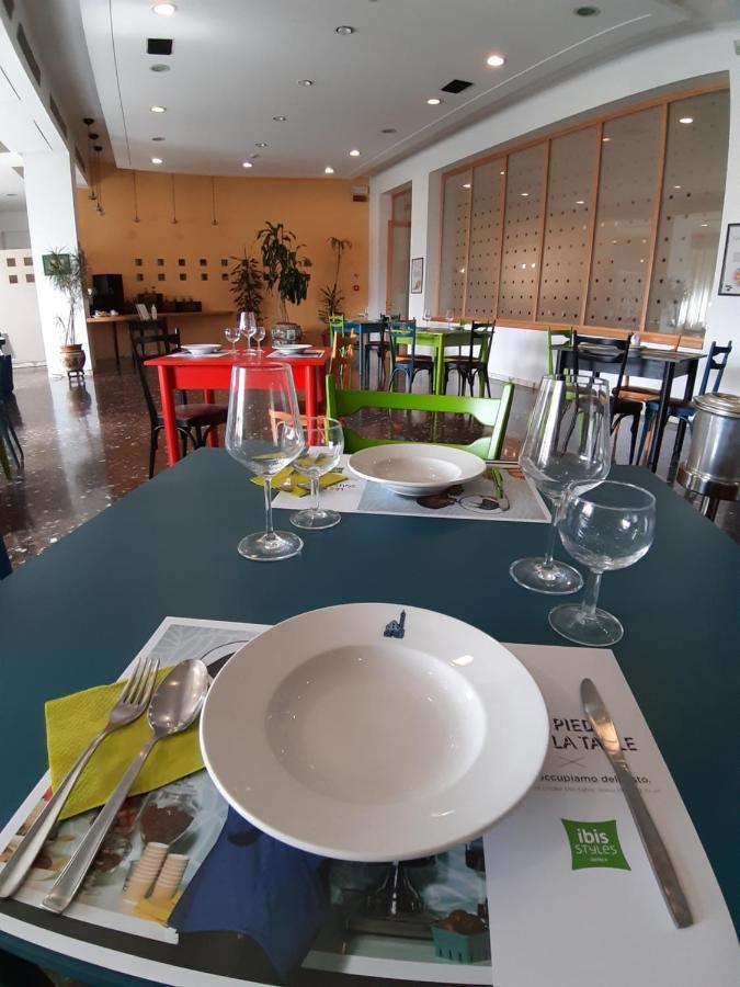 Hotel Ibis Styles Trani Esterno foto