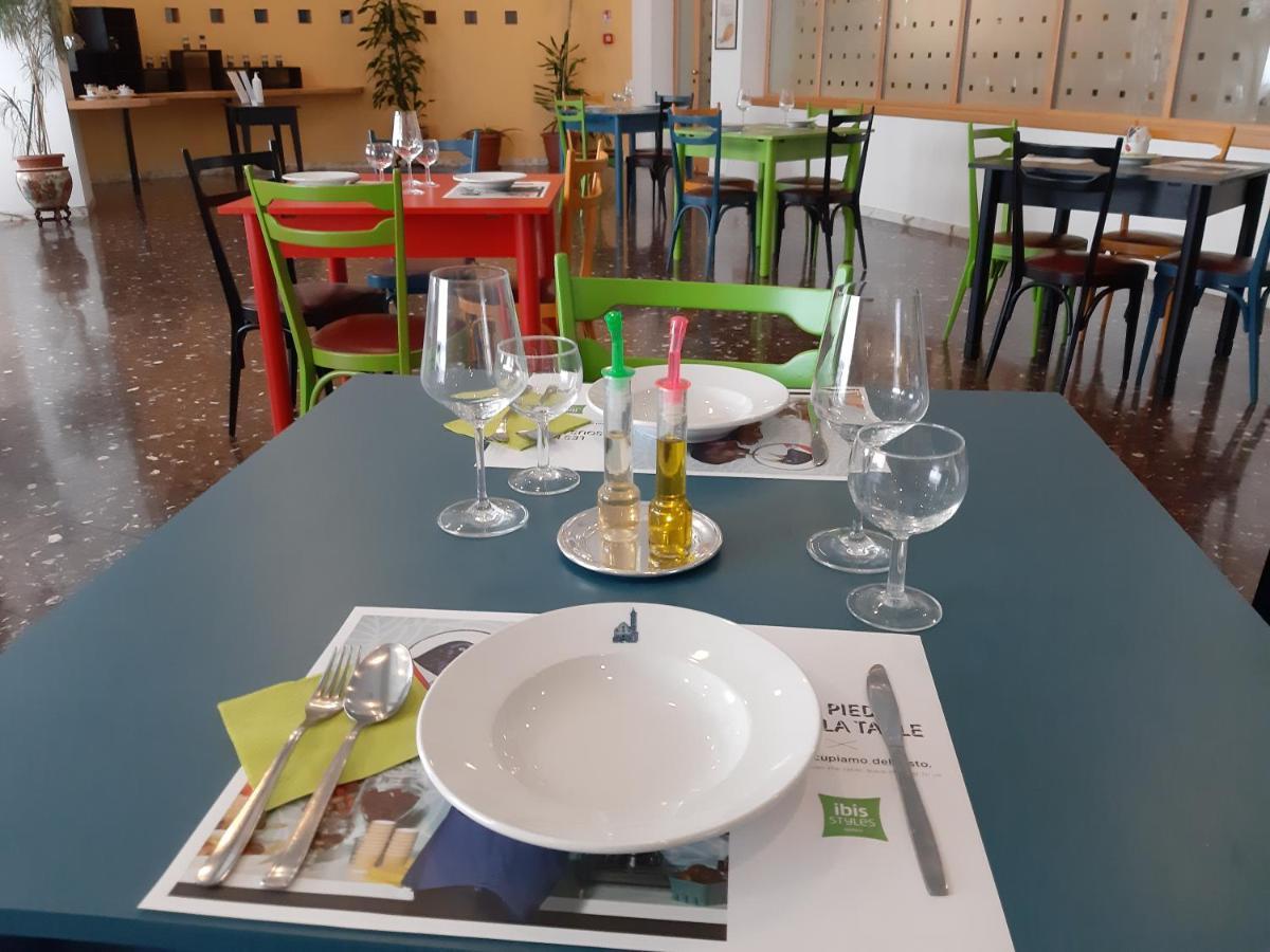 Hotel Ibis Styles Trani Esterno foto