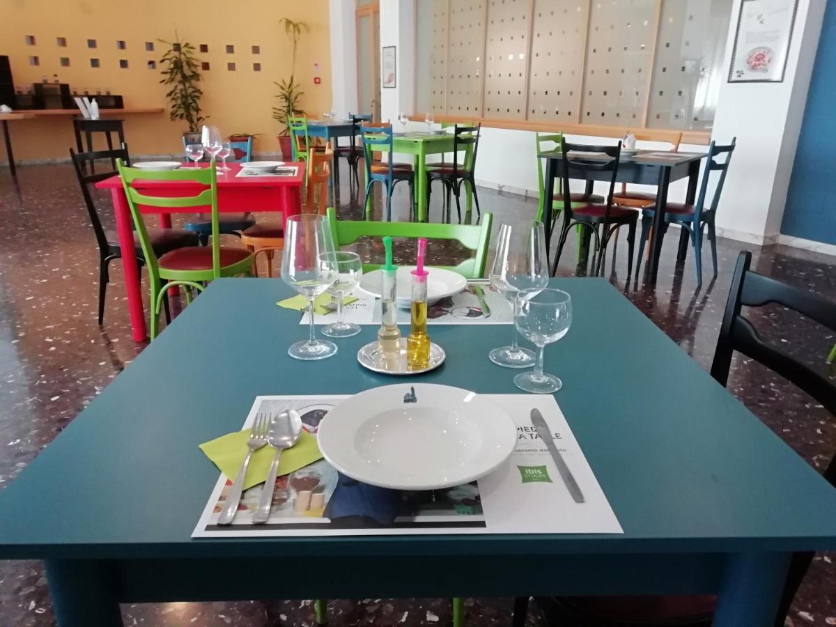 Hotel Ibis Styles Trani Esterno foto