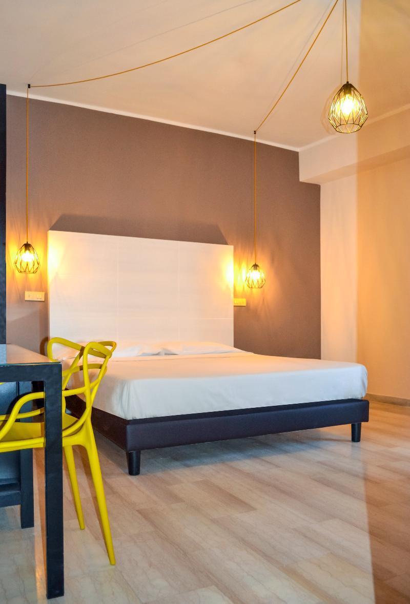 Hotel Ibis Styles Trani Esterno foto
