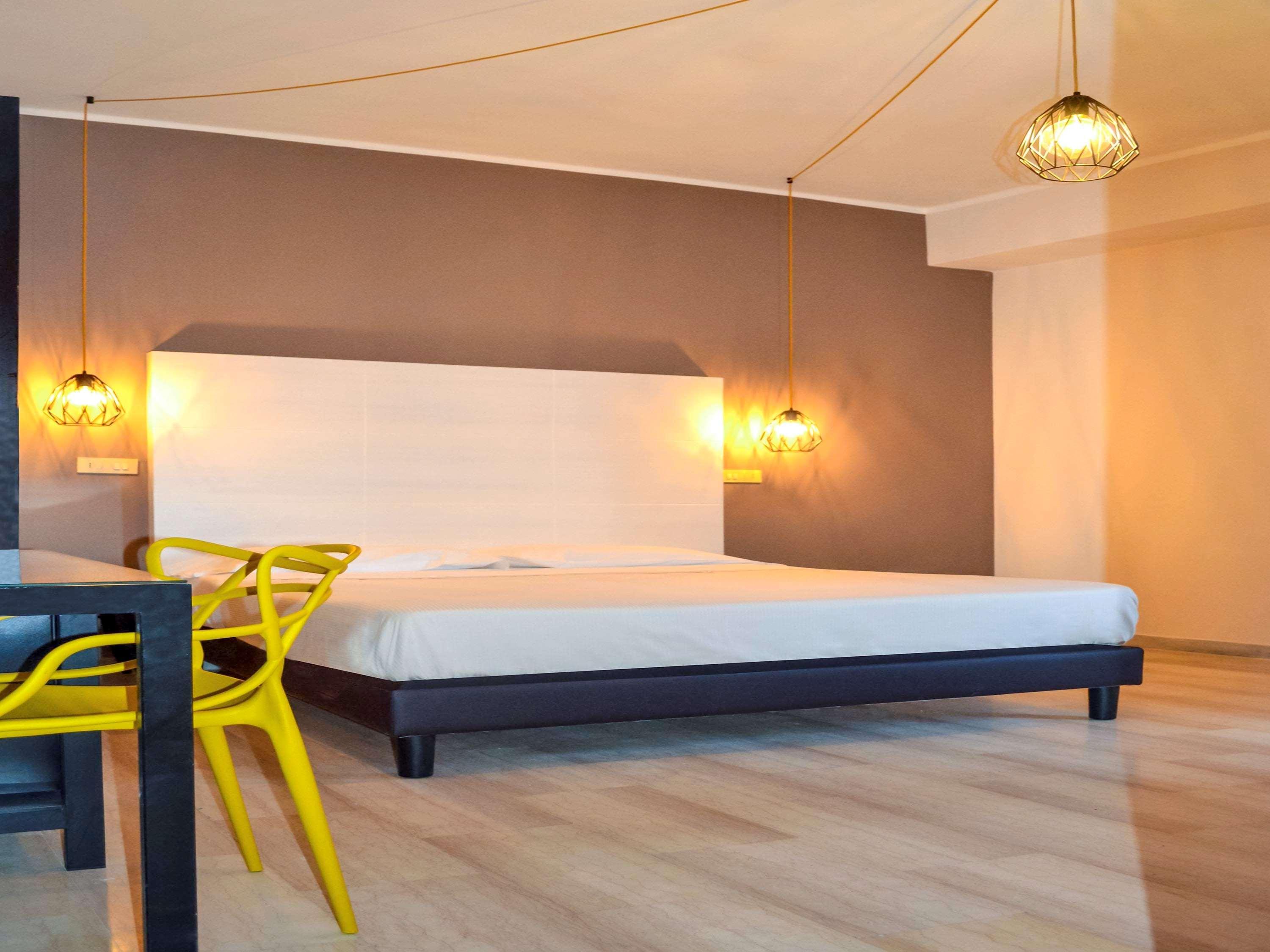 Hotel Ibis Styles Trani Esterno foto
