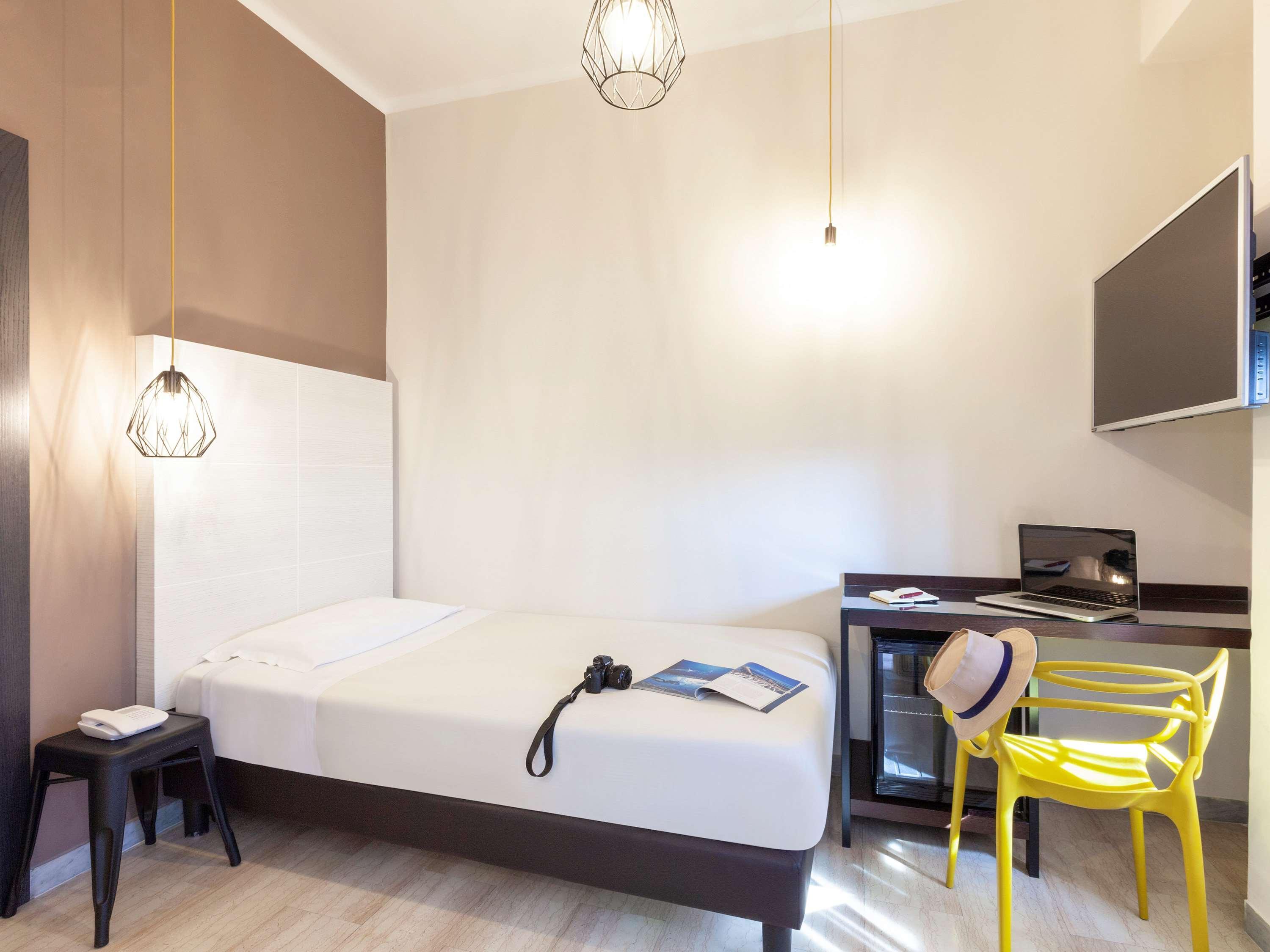 Hotel Ibis Styles Trani Esterno foto