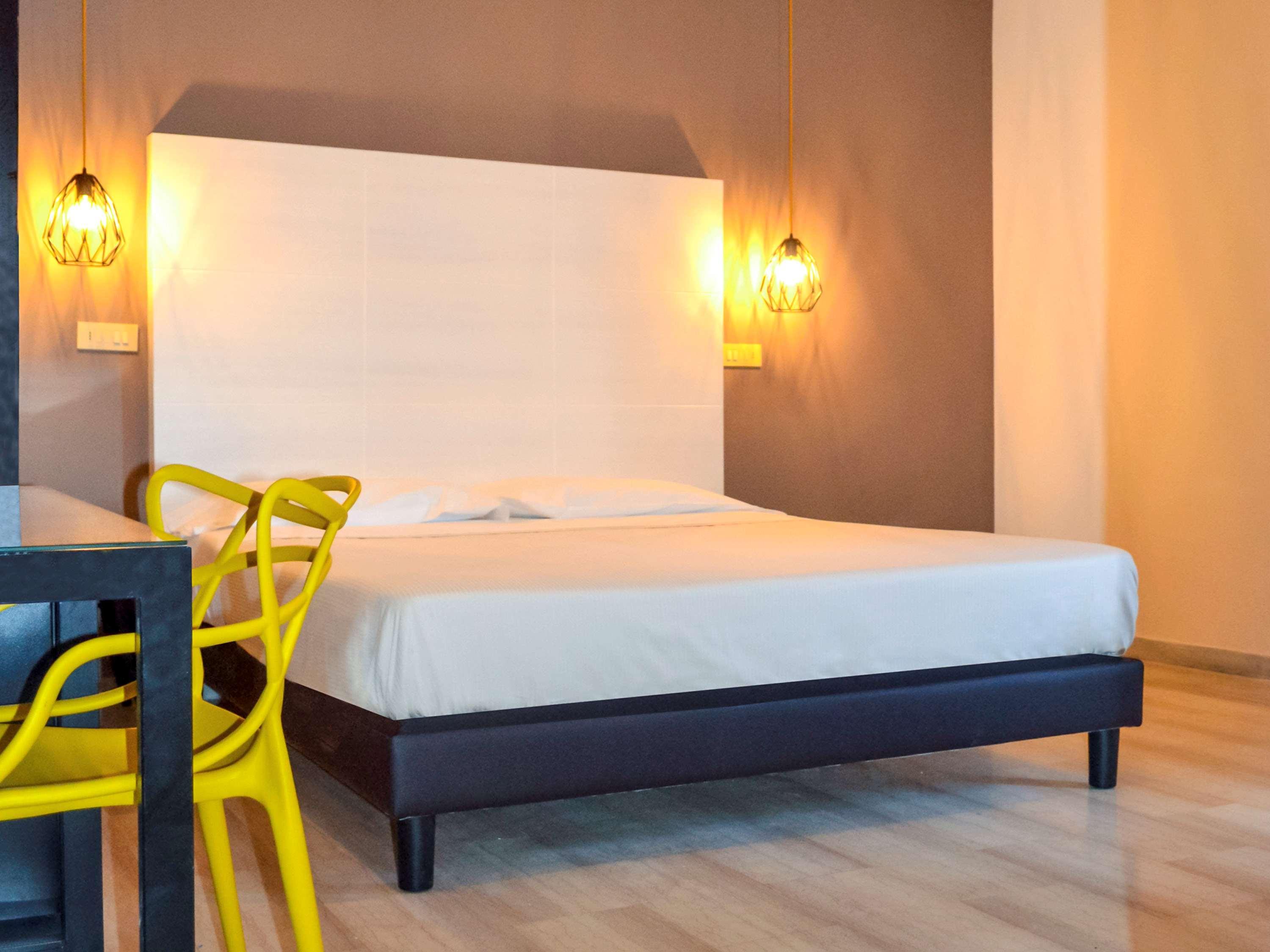 Hotel Ibis Styles Trani Esterno foto