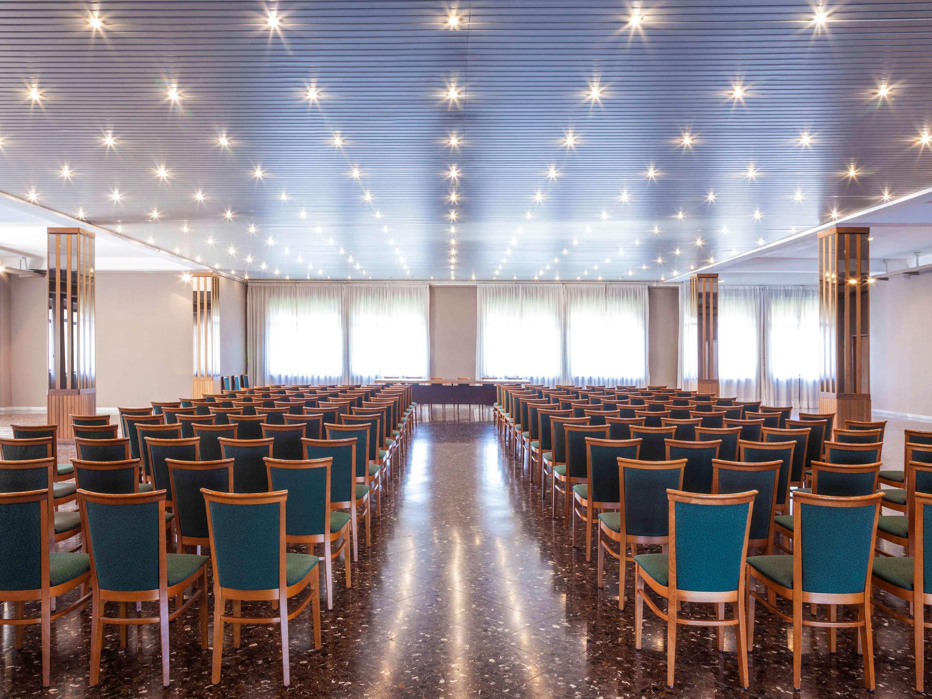 Hotel Ibis Styles Trani Esterno foto