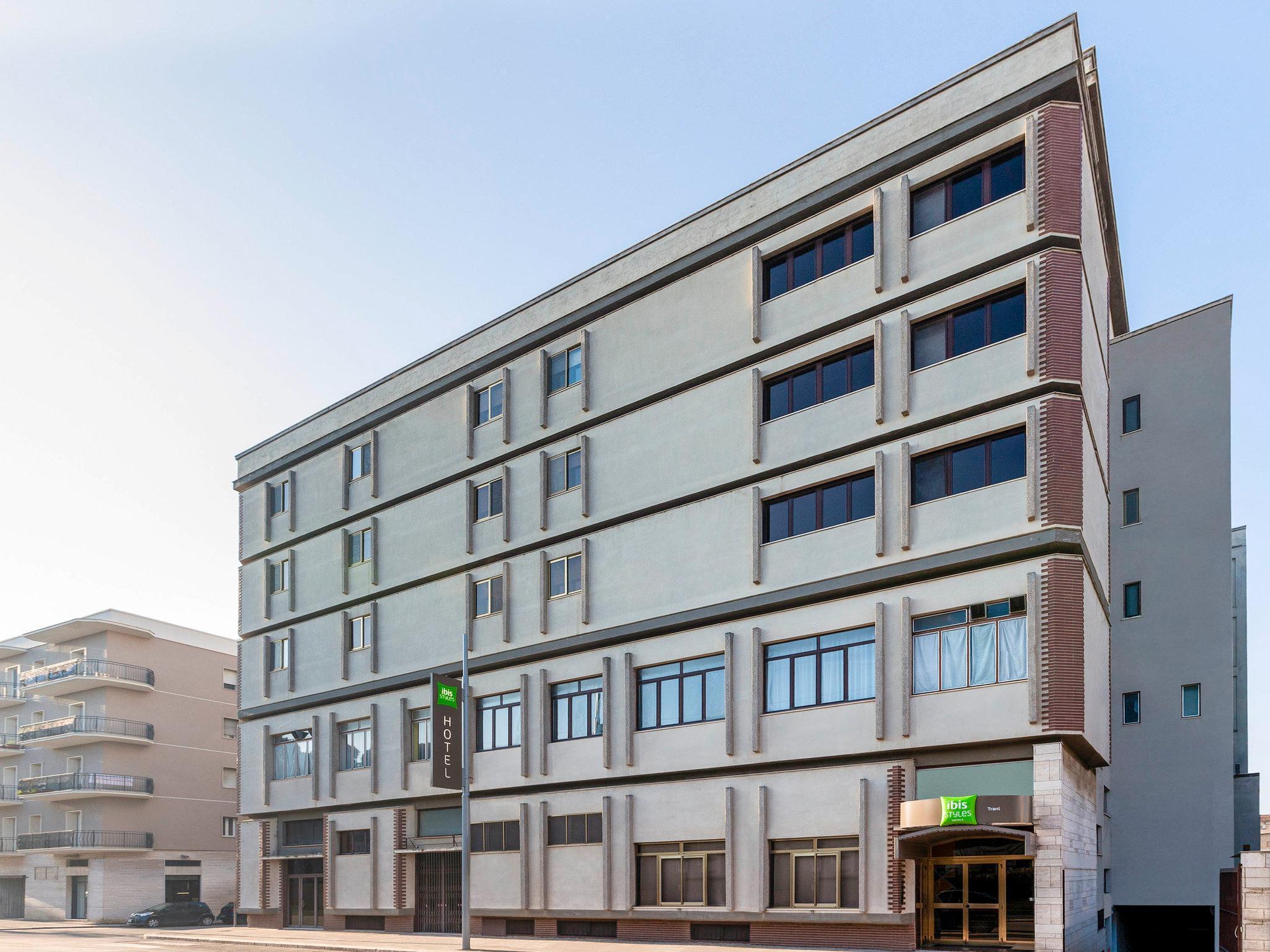 Hotel Ibis Styles Trani Esterno foto