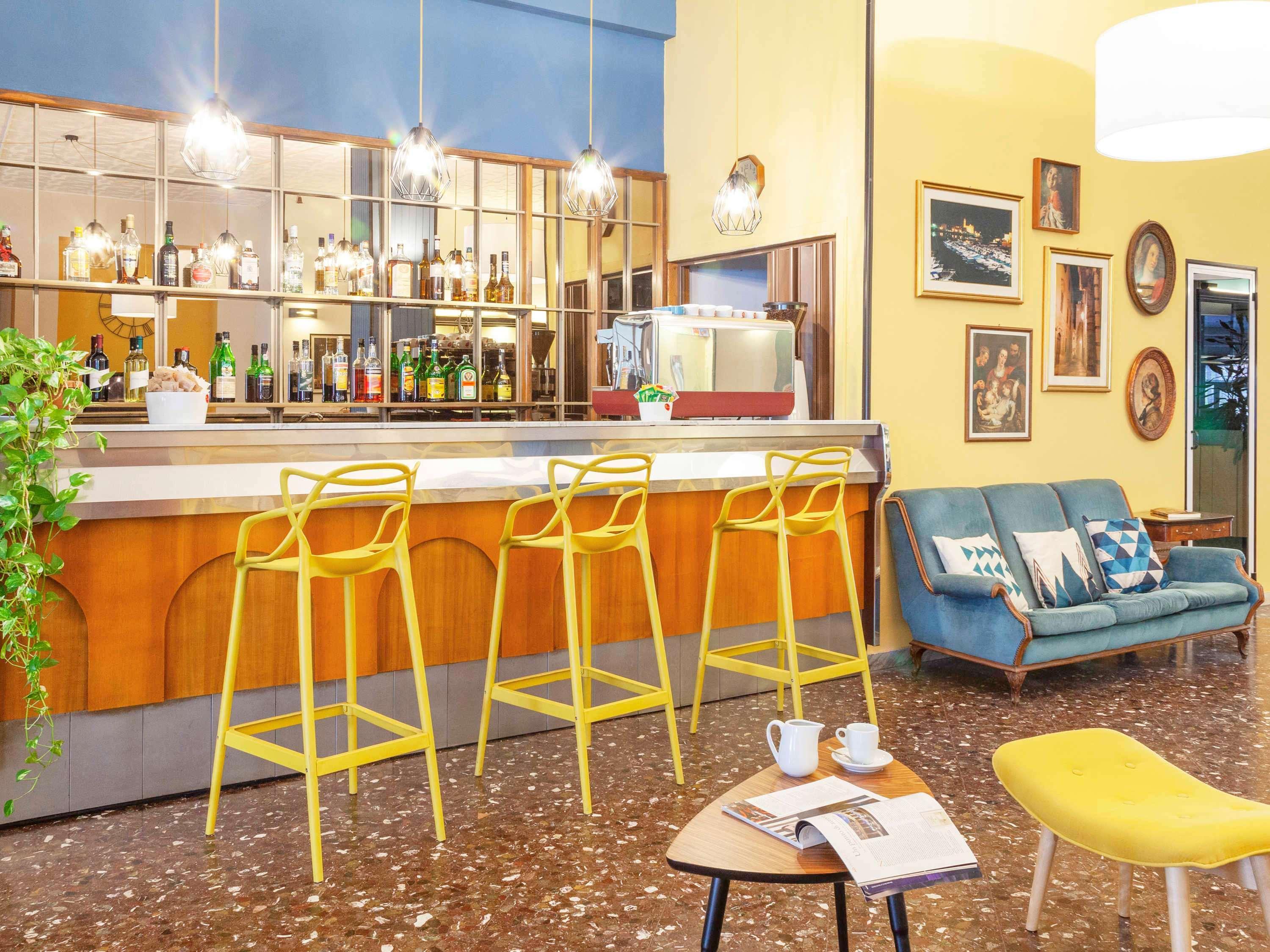 Hotel Ibis Styles Trani Esterno foto
