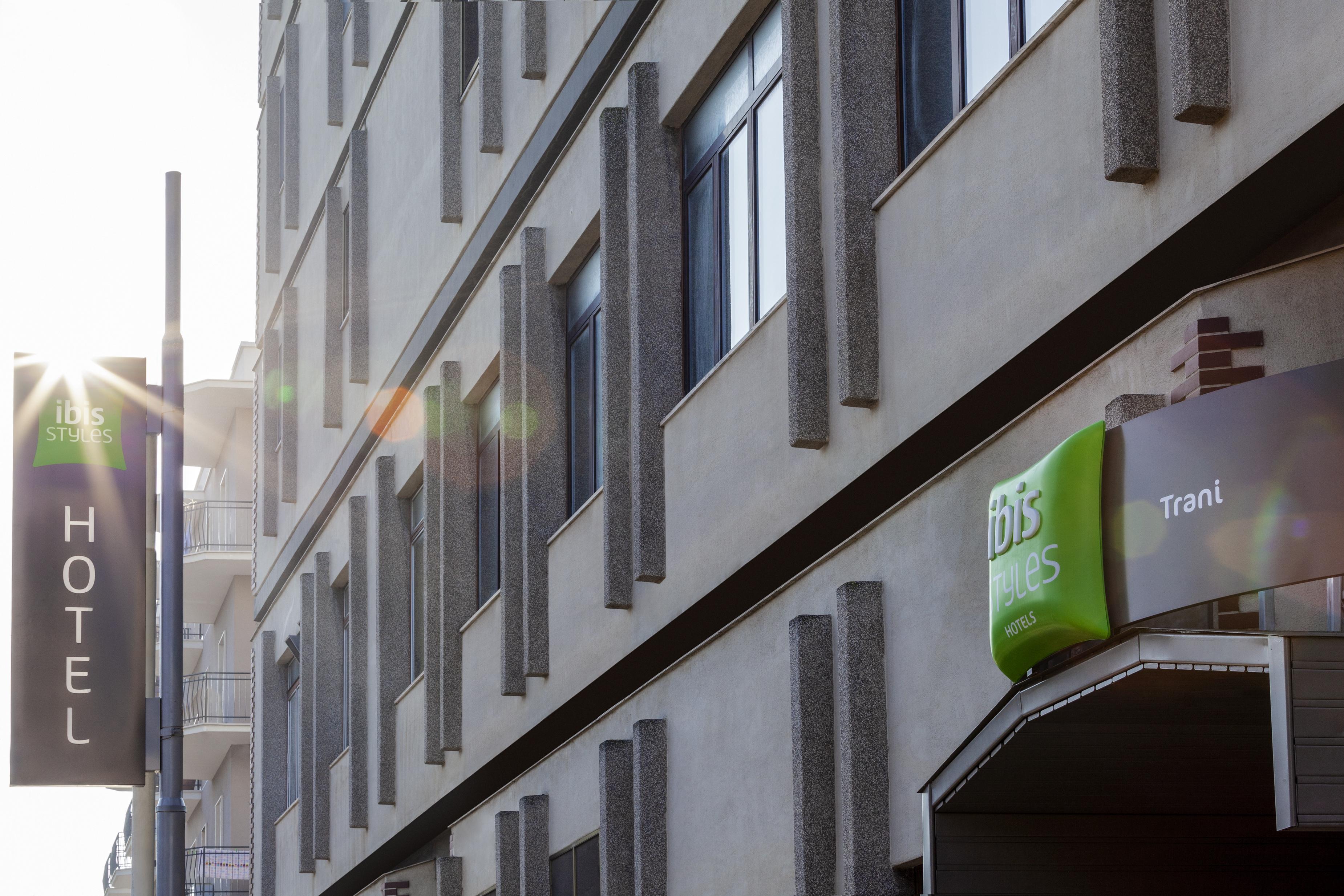 Hotel Ibis Styles Trani Esterno foto