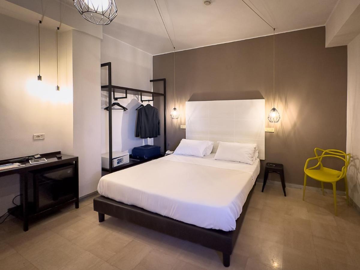 Hotel Ibis Styles Trani Esterno foto