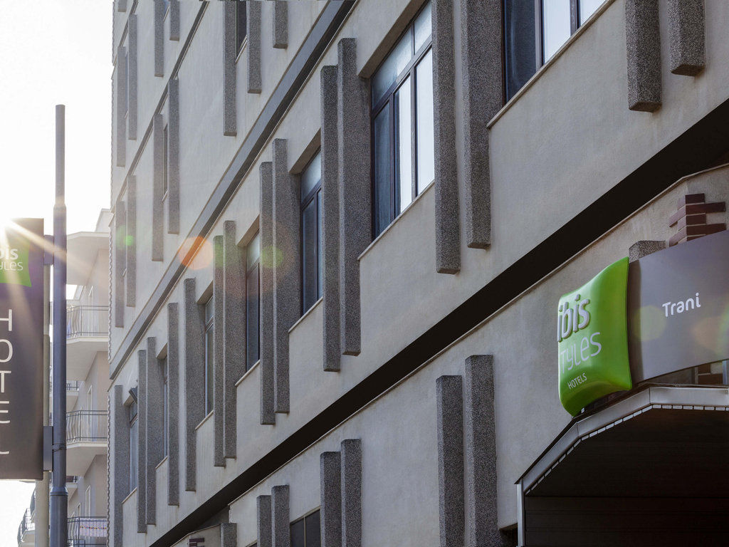 Hotel Ibis Styles Trani Esterno foto